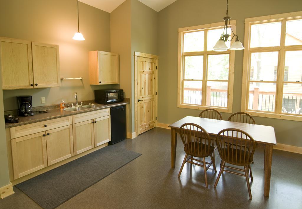 The Rockwell Lake Lodge Luther Екстер'єр фото